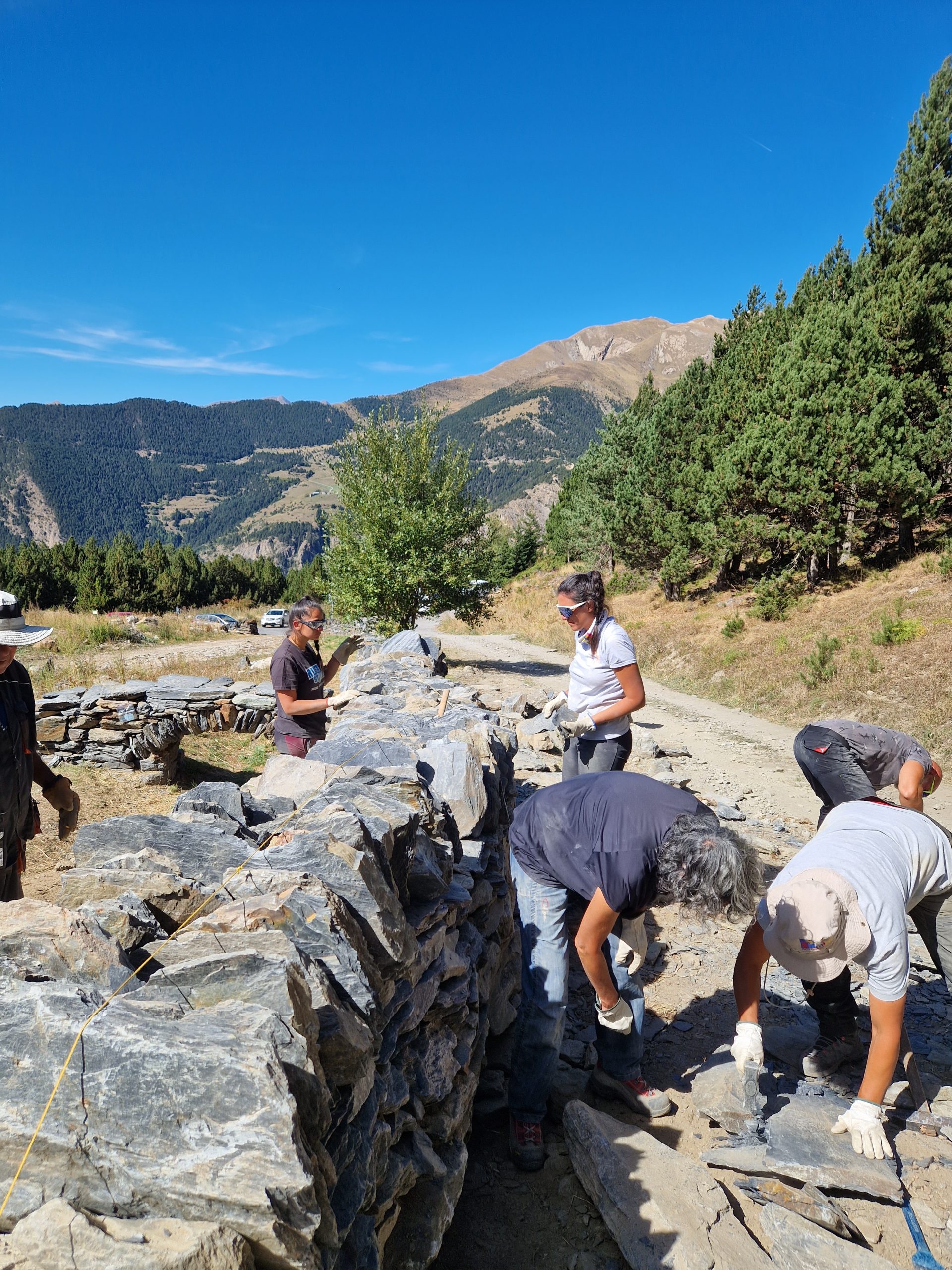 Piedra seca en Andorra : aprender una técnica para comprender el territorio